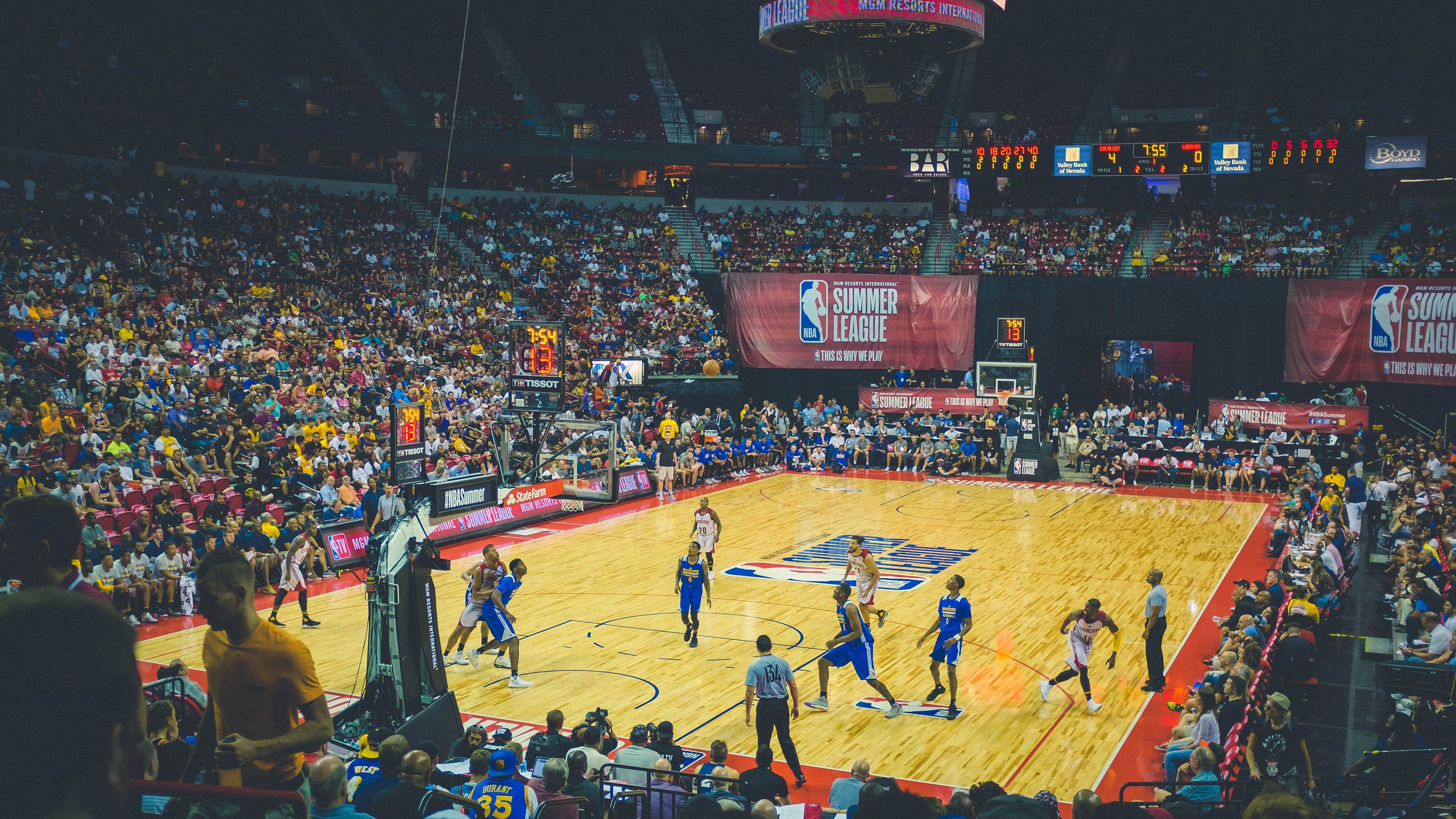 澳大利亚女篮在世界杯中表现抢眼，冲击金牌